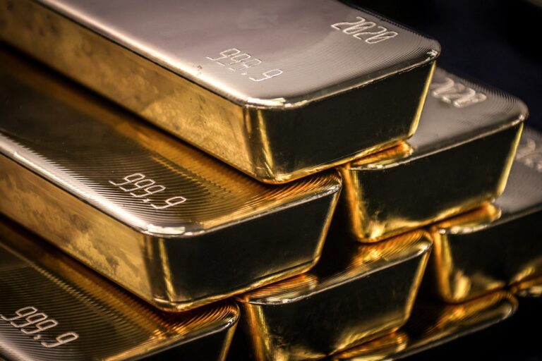 Mali persists in its efforts to locate bodies in the collapsed illegal gold mine.